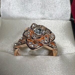 Elegant Rose Gold Cubic Zirconia Floral Ring